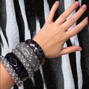 Deadstock Elegant Gray and Black Crystal Bangle Set